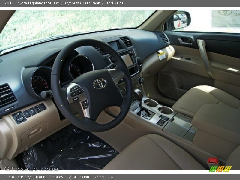 Cypress Green Pearl / Sand Beige 2013 Toyota Highlander SE 4WD