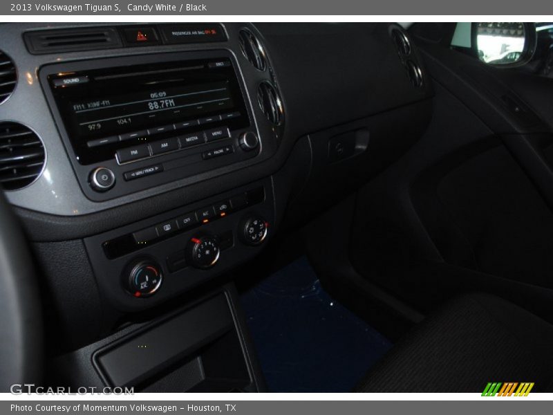 Candy White / Black 2013 Volkswagen Tiguan S