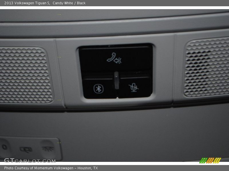 Candy White / Black 2013 Volkswagen Tiguan S