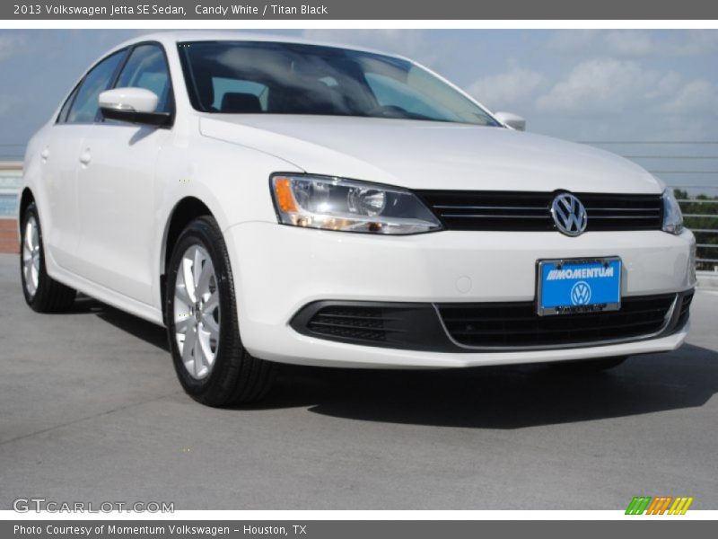 Candy White / Titan Black 2013 Volkswagen Jetta SE Sedan