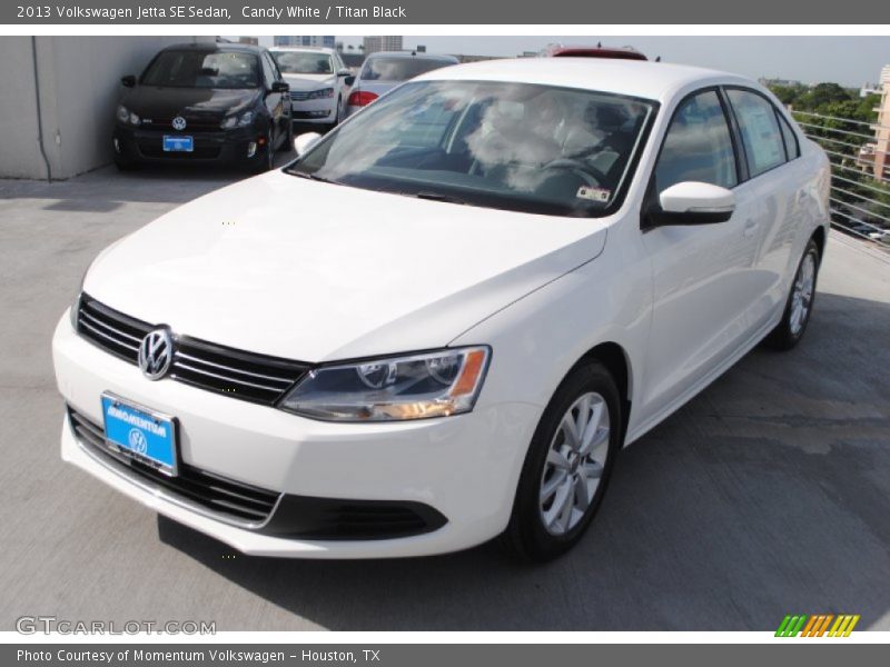 Candy White / Titan Black 2013 Volkswagen Jetta SE Sedan
