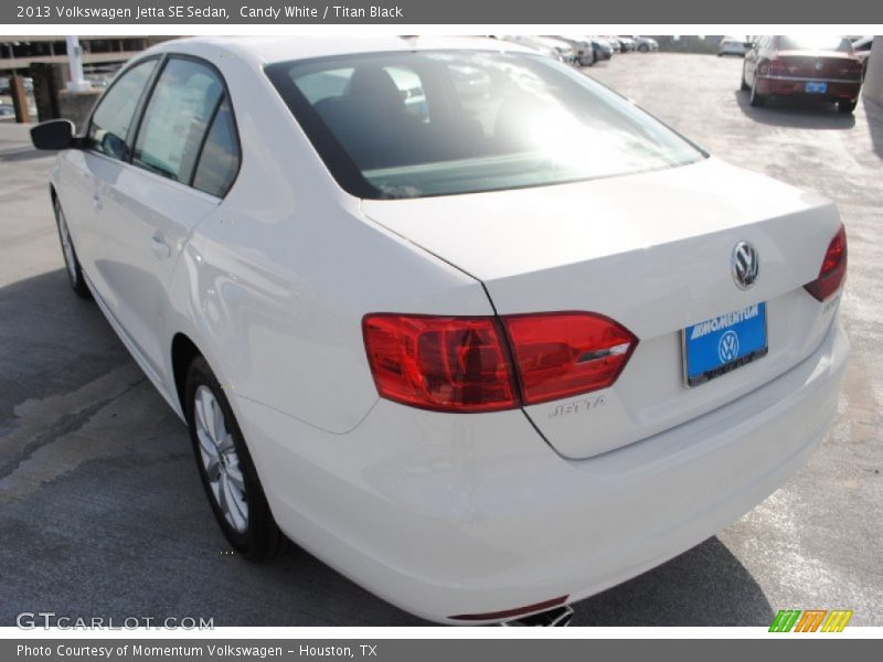 Candy White / Titan Black 2013 Volkswagen Jetta SE Sedan