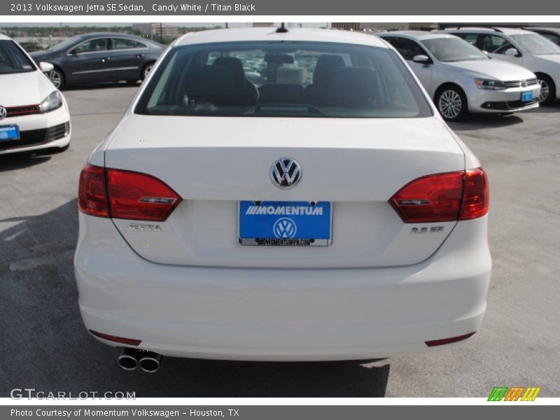 Candy White / Titan Black 2013 Volkswagen Jetta SE Sedan