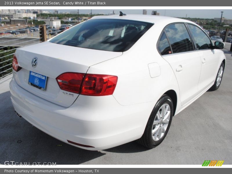 Candy White / Titan Black 2013 Volkswagen Jetta SE Sedan