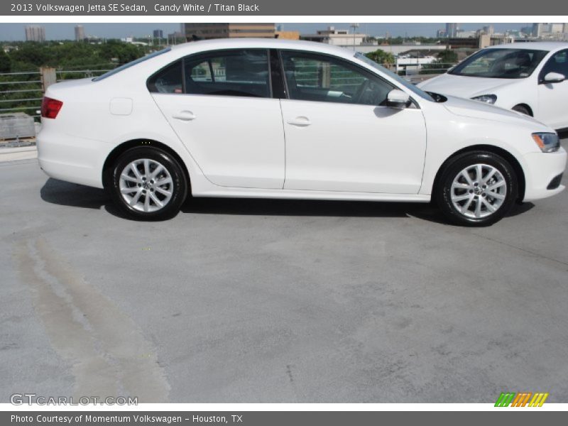 Candy White / Titan Black 2013 Volkswagen Jetta SE Sedan