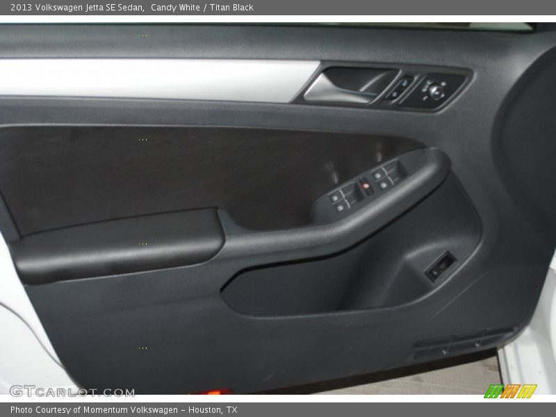 Candy White / Titan Black 2013 Volkswagen Jetta SE Sedan