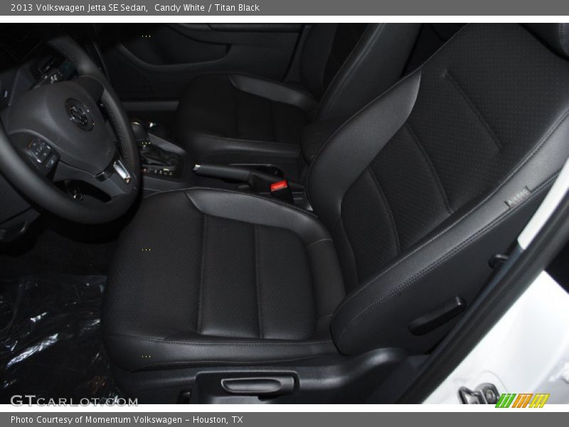Candy White / Titan Black 2013 Volkswagen Jetta SE Sedan
