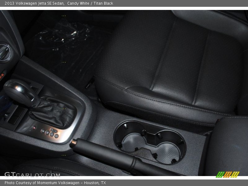 Candy White / Titan Black 2013 Volkswagen Jetta SE Sedan