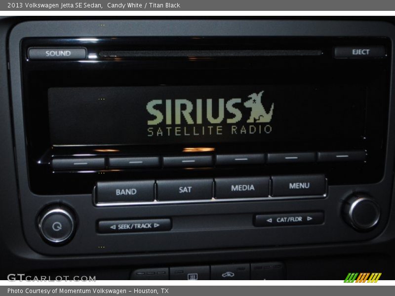 Candy White / Titan Black 2013 Volkswagen Jetta SE Sedan