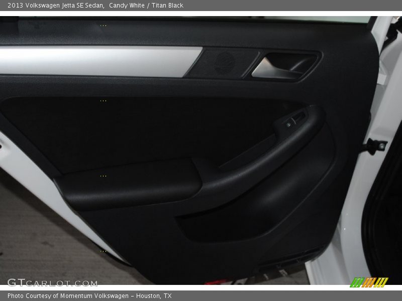 Candy White / Titan Black 2013 Volkswagen Jetta SE Sedan