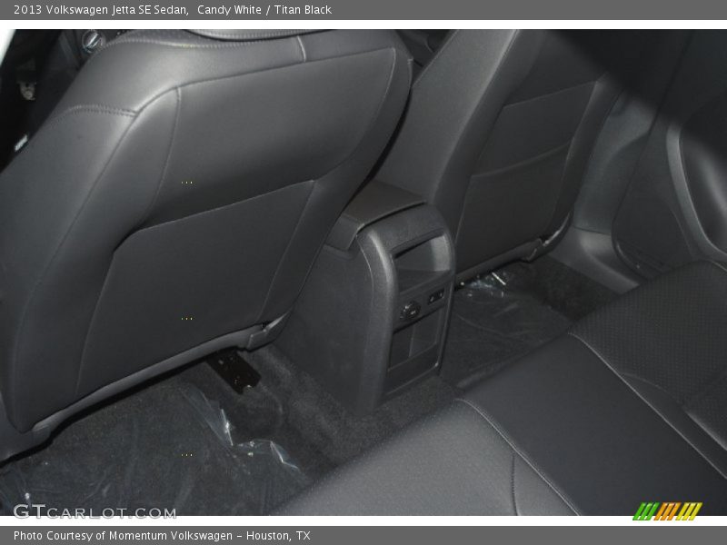 Candy White / Titan Black 2013 Volkswagen Jetta SE Sedan