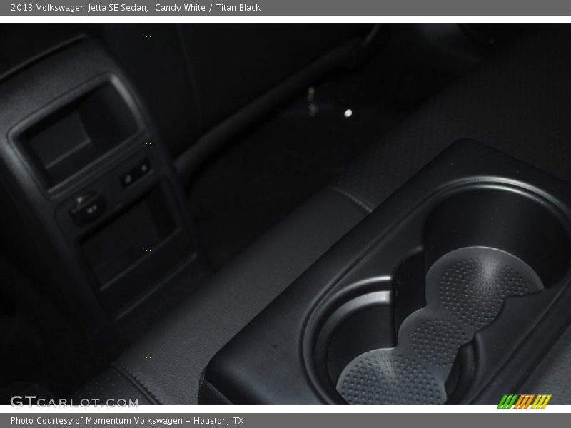 Candy White / Titan Black 2013 Volkswagen Jetta SE Sedan