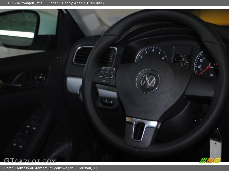 Candy White / Titan Black 2013 Volkswagen Jetta SE Sedan