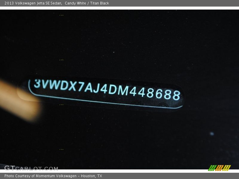 Candy White / Titan Black 2013 Volkswagen Jetta SE Sedan