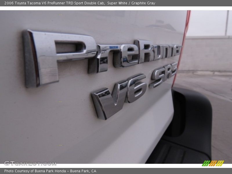 Super White / Graphite Gray 2006 Toyota Tacoma V6 PreRunner TRD Sport Double Cab