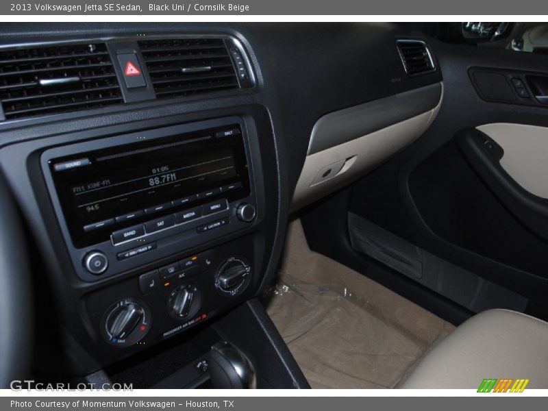 Black Uni / Cornsilk Beige 2013 Volkswagen Jetta SE Sedan