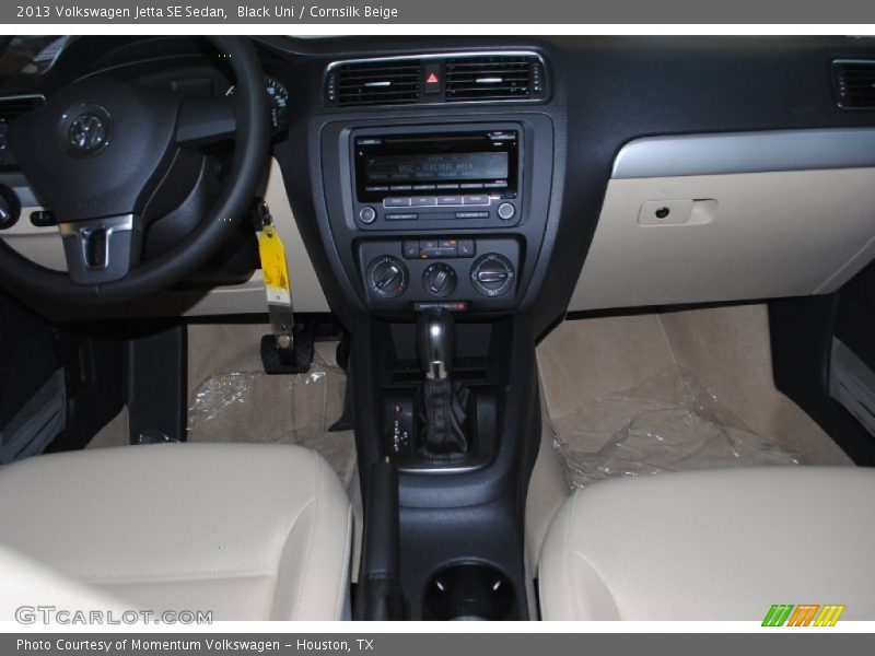 Black Uni / Cornsilk Beige 2013 Volkswagen Jetta SE Sedan