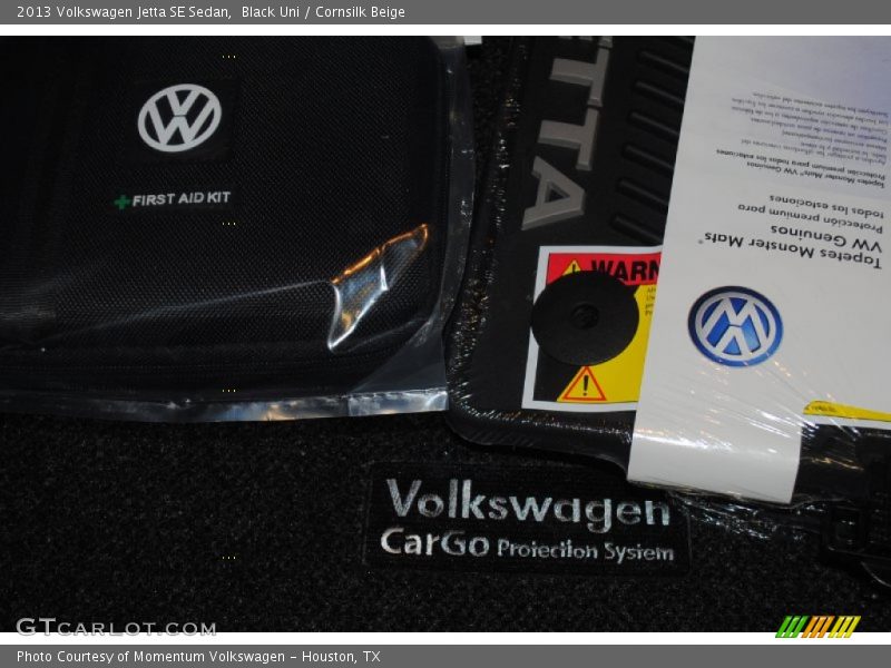 Black Uni / Cornsilk Beige 2013 Volkswagen Jetta SE Sedan