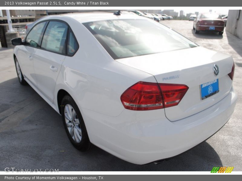 Candy White / Titan Black 2013 Volkswagen Passat 2.5L S