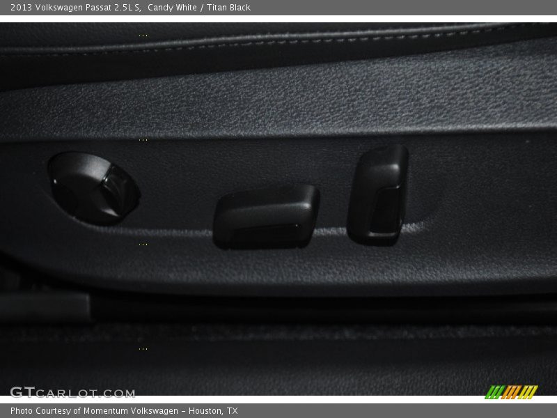 Candy White / Titan Black 2013 Volkswagen Passat 2.5L S