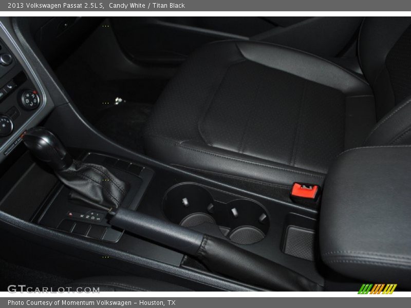 Candy White / Titan Black 2013 Volkswagen Passat 2.5L S