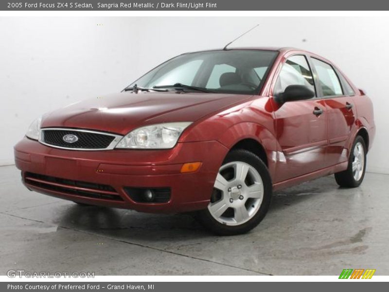 Sangria Red Metallic / Dark Flint/Light Flint 2005 Ford Focus ZX4 S Sedan