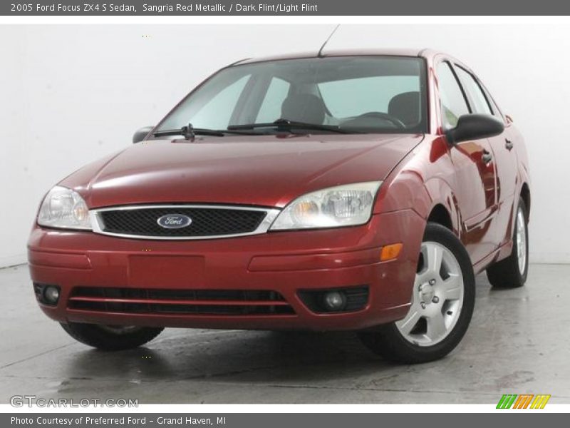 Sangria Red Metallic / Dark Flint/Light Flint 2005 Ford Focus ZX4 S Sedan
