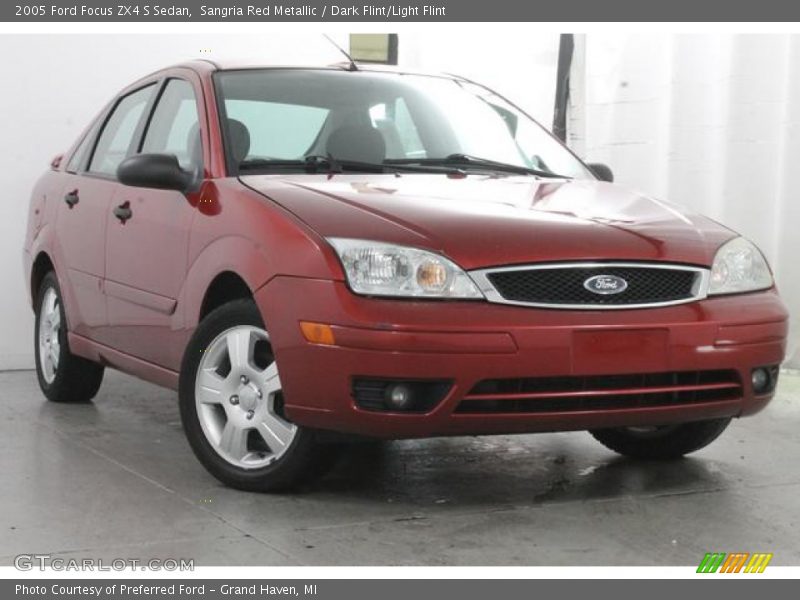 Sangria Red Metallic / Dark Flint/Light Flint 2005 Ford Focus ZX4 S Sedan