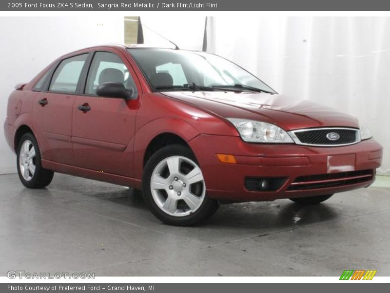 Sangria Red Metallic / Dark Flint/Light Flint 2005 Ford Focus ZX4 S Sedan