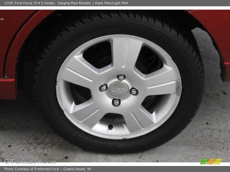 Sangria Red Metallic / Dark Flint/Light Flint 2005 Ford Focus ZX4 S Sedan