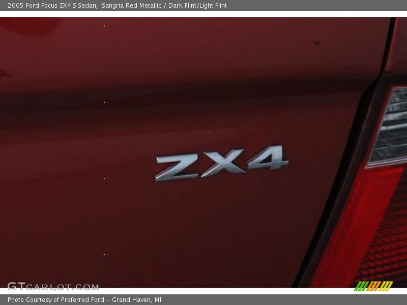 Sangria Red Metallic / Dark Flint/Light Flint 2005 Ford Focus ZX4 S Sedan