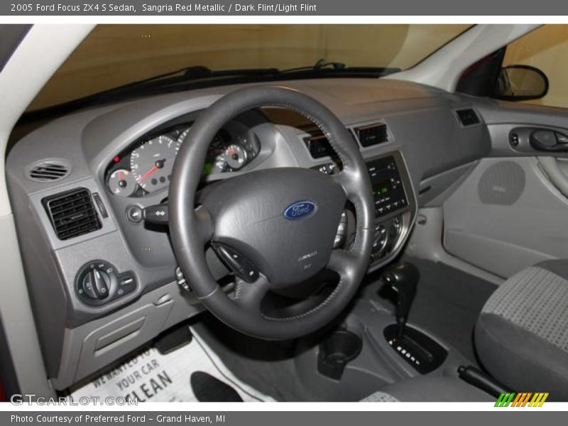 Sangria Red Metallic / Dark Flint/Light Flint 2005 Ford Focus ZX4 S Sedan