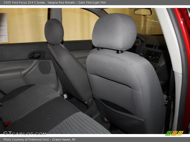 Sangria Red Metallic / Dark Flint/Light Flint 2005 Ford Focus ZX4 S Sedan