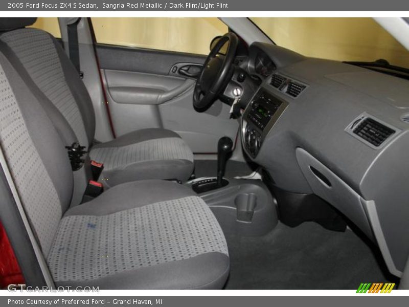 Sangria Red Metallic / Dark Flint/Light Flint 2005 Ford Focus ZX4 S Sedan