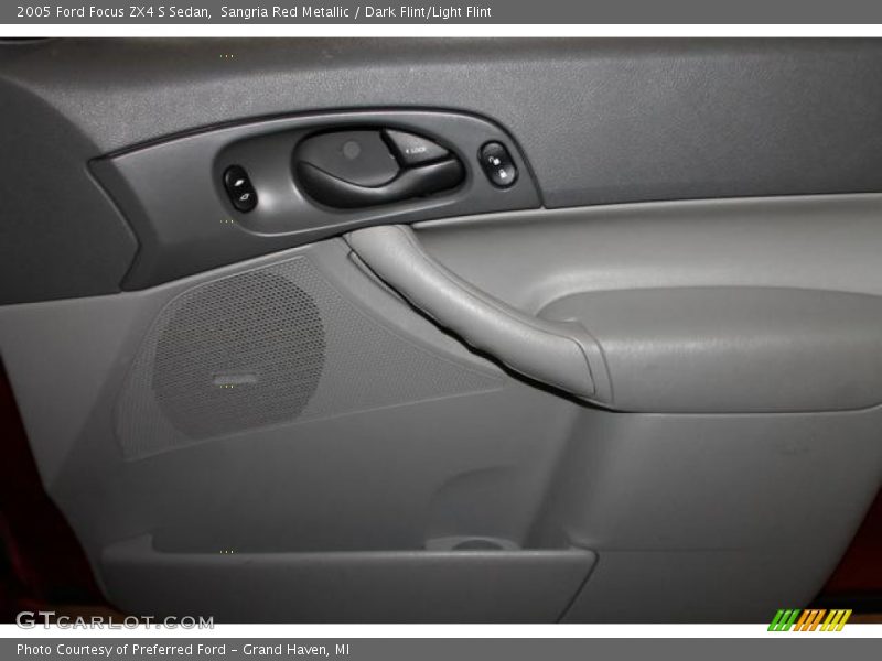 Sangria Red Metallic / Dark Flint/Light Flint 2005 Ford Focus ZX4 S Sedan
