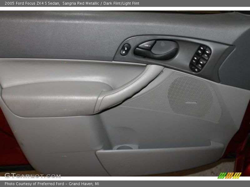 Sangria Red Metallic / Dark Flint/Light Flint 2005 Ford Focus ZX4 S Sedan