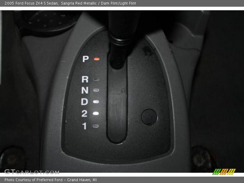Sangria Red Metallic / Dark Flint/Light Flint 2005 Ford Focus ZX4 S Sedan
