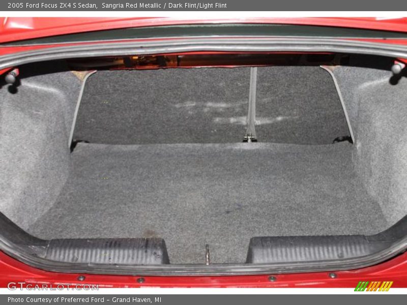 Sangria Red Metallic / Dark Flint/Light Flint 2005 Ford Focus ZX4 S Sedan