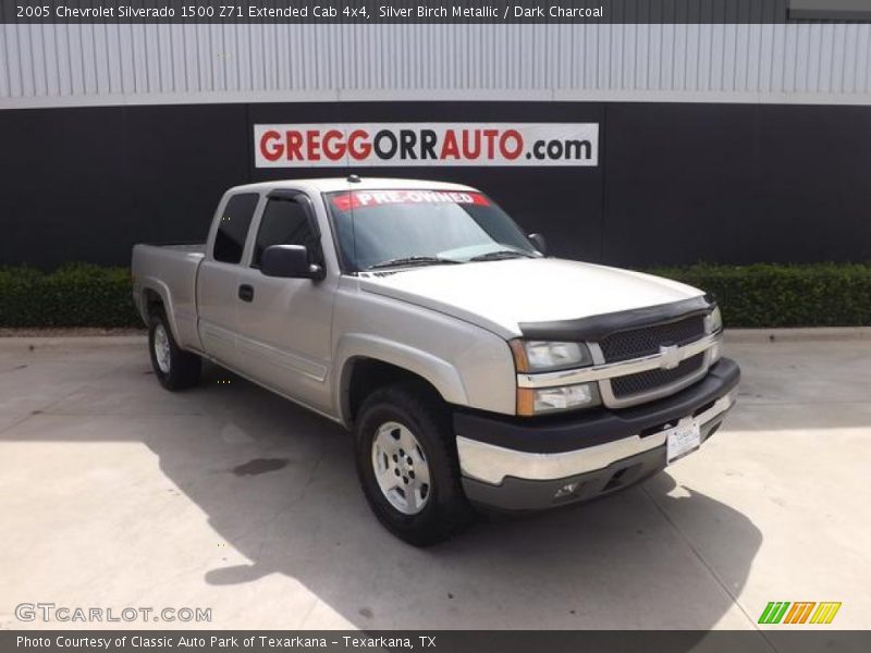 Silver Birch Metallic / Dark Charcoal 2005 Chevrolet Silverado 1500 Z71 Extended Cab 4x4