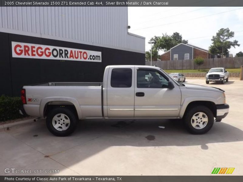 Silver Birch Metallic / Dark Charcoal 2005 Chevrolet Silverado 1500 Z71 Extended Cab 4x4