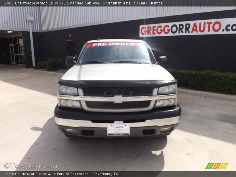 Silver Birch Metallic / Dark Charcoal 2005 Chevrolet Silverado 1500 Z71 Extended Cab 4x4