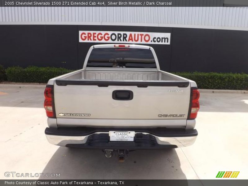 Silver Birch Metallic / Dark Charcoal 2005 Chevrolet Silverado 1500 Z71 Extended Cab 4x4