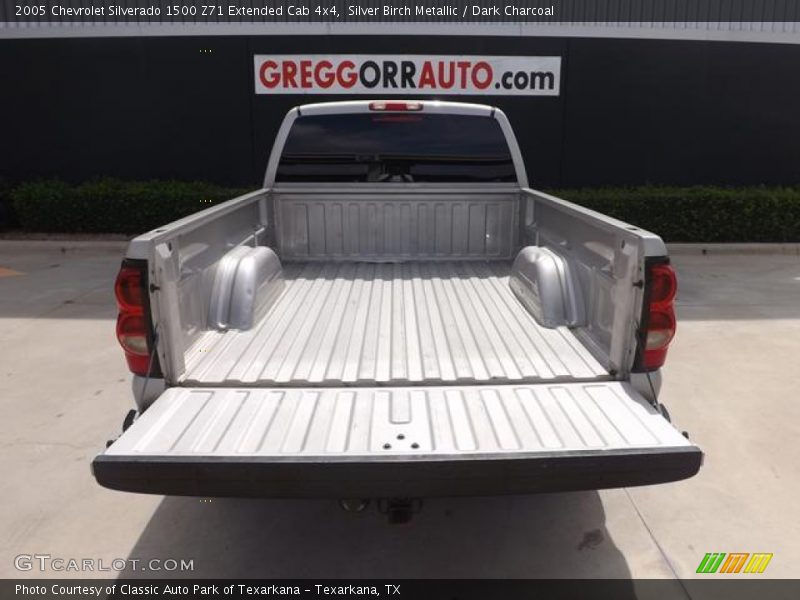 Silver Birch Metallic / Dark Charcoal 2005 Chevrolet Silverado 1500 Z71 Extended Cab 4x4