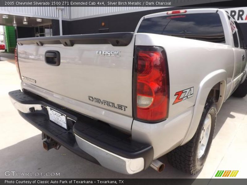 Silver Birch Metallic / Dark Charcoal 2005 Chevrolet Silverado 1500 Z71 Extended Cab 4x4