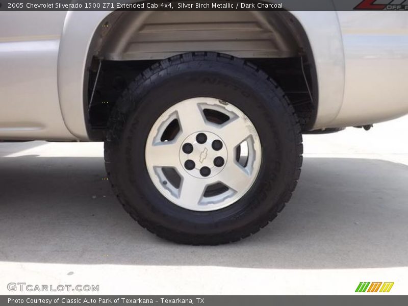 Silver Birch Metallic / Dark Charcoal 2005 Chevrolet Silverado 1500 Z71 Extended Cab 4x4