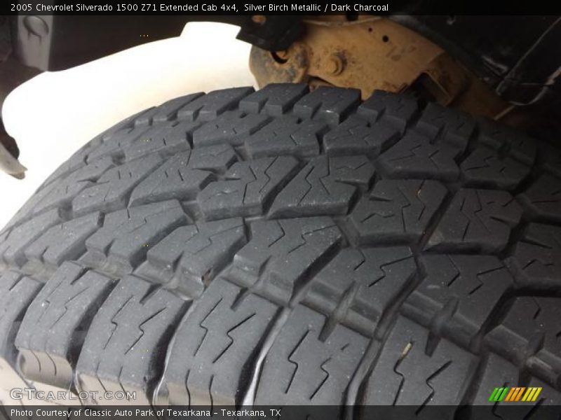 Silver Birch Metallic / Dark Charcoal 2005 Chevrolet Silverado 1500 Z71 Extended Cab 4x4