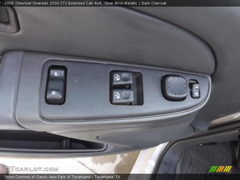Silver Birch Metallic / Dark Charcoal 2005 Chevrolet Silverado 1500 Z71 Extended Cab 4x4