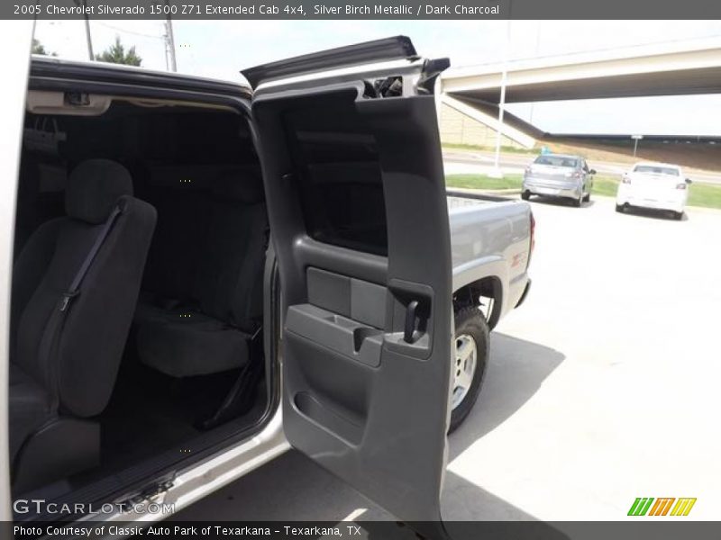 Silver Birch Metallic / Dark Charcoal 2005 Chevrolet Silverado 1500 Z71 Extended Cab 4x4