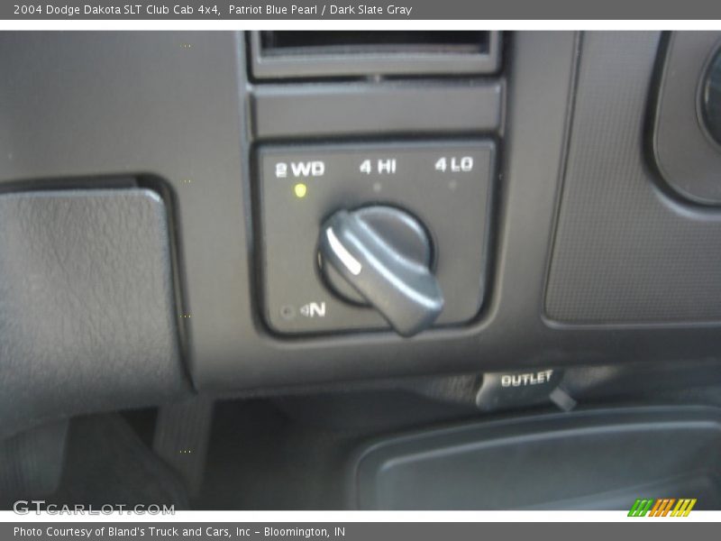 Patriot Blue Pearl / Dark Slate Gray 2004 Dodge Dakota SLT Club Cab 4x4