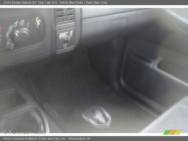 Patriot Blue Pearl / Dark Slate Gray 2004 Dodge Dakota SLT Club Cab 4x4